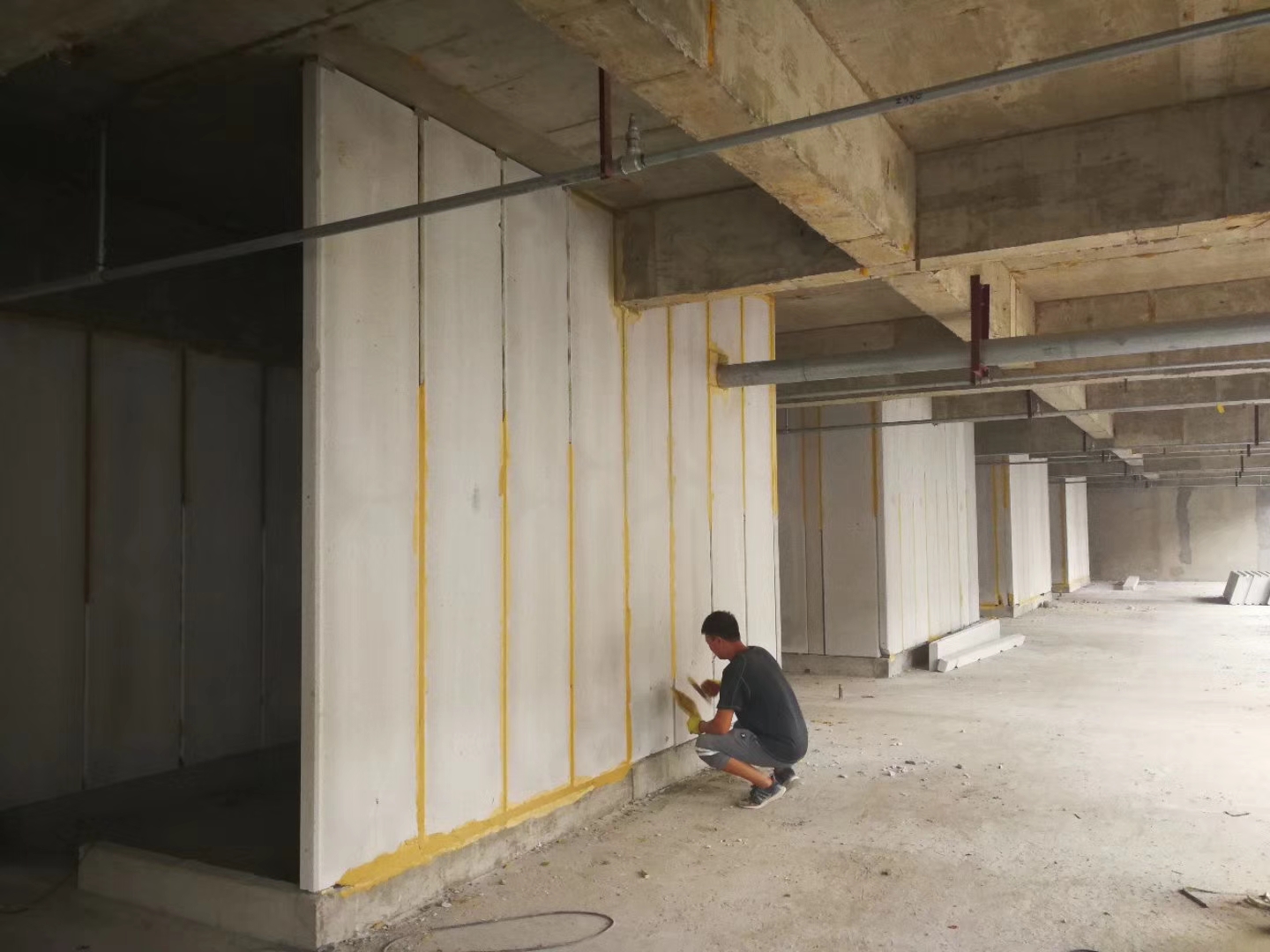 荔城无机发泡轻骨料混凝土隔墙板施工技术性能研究